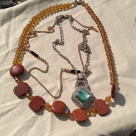 Sparkly! Three Vintage Necklaces, Amber Beads, Silver with Green Stone, … - Picture 2 of 15